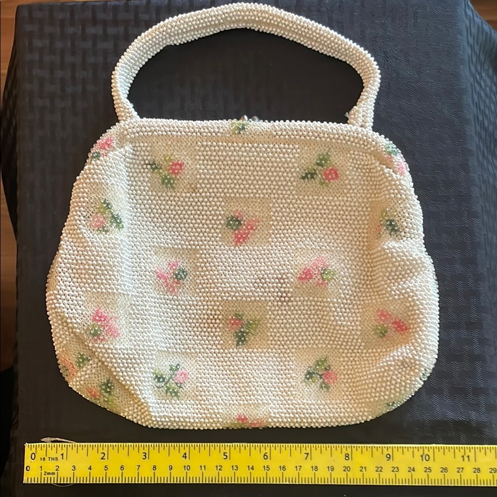 Chic Floral Beaded Shoulder Bag